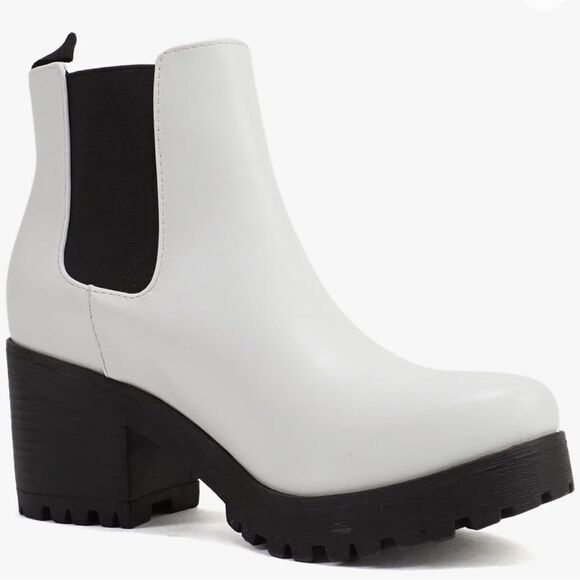 Soda Shoes - Soda Jaber Ankle Boot w/Lug Sole Elastic Gore and Chunky Heel, women’s size 12